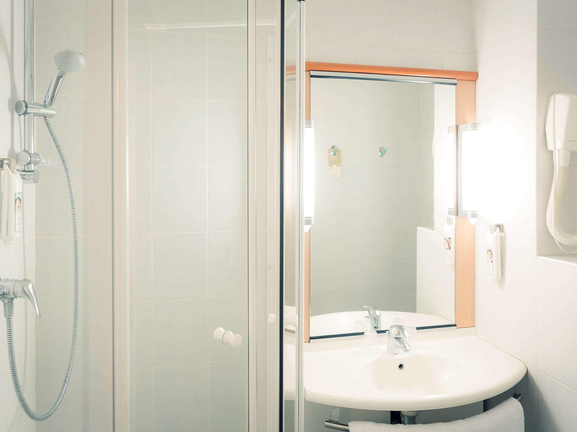 Ibis Grenoble Gare Hotel Bagian luar foto