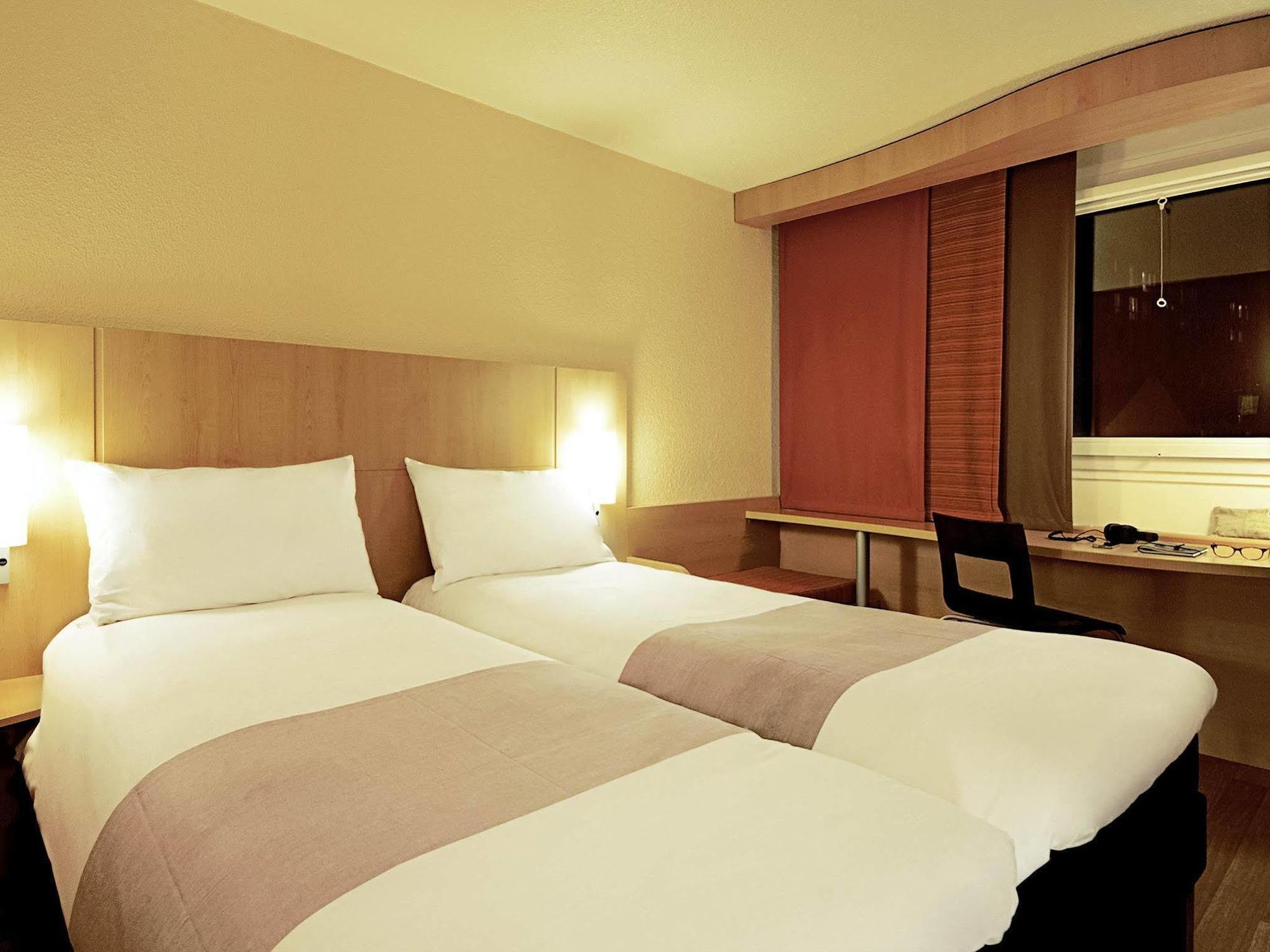 Ibis Grenoble Gare Hotel Bagian luar foto
