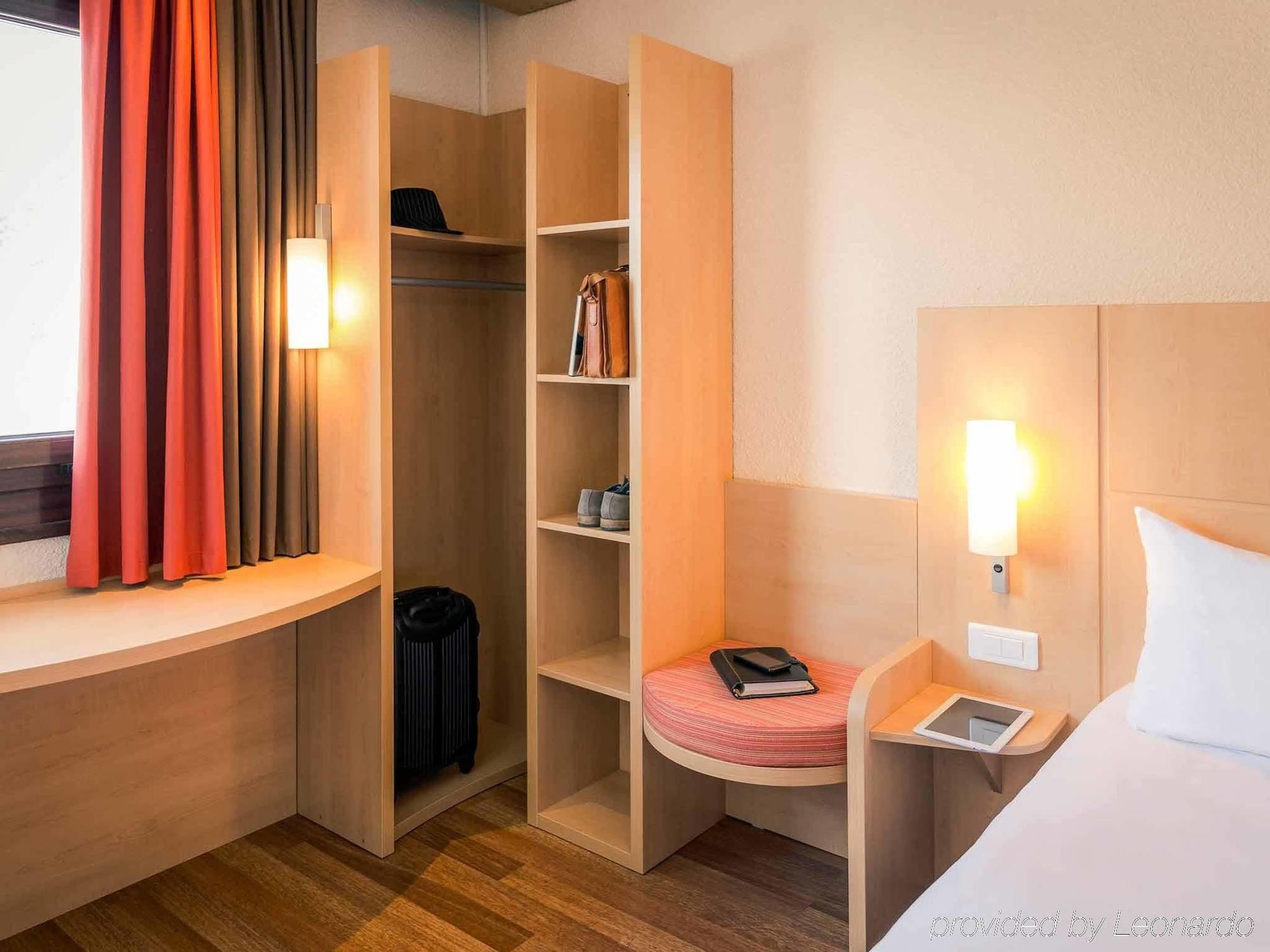 Ibis Grenoble Gare Hotel Bagian luar foto