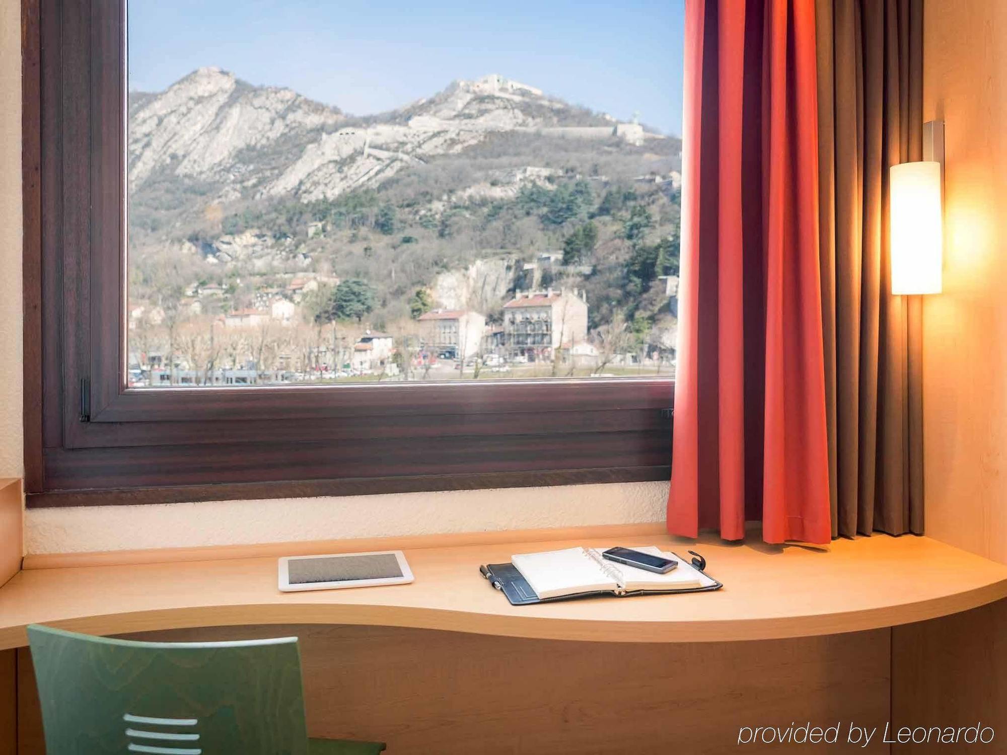 Ibis Grenoble Gare Hotel Bagian luar foto
