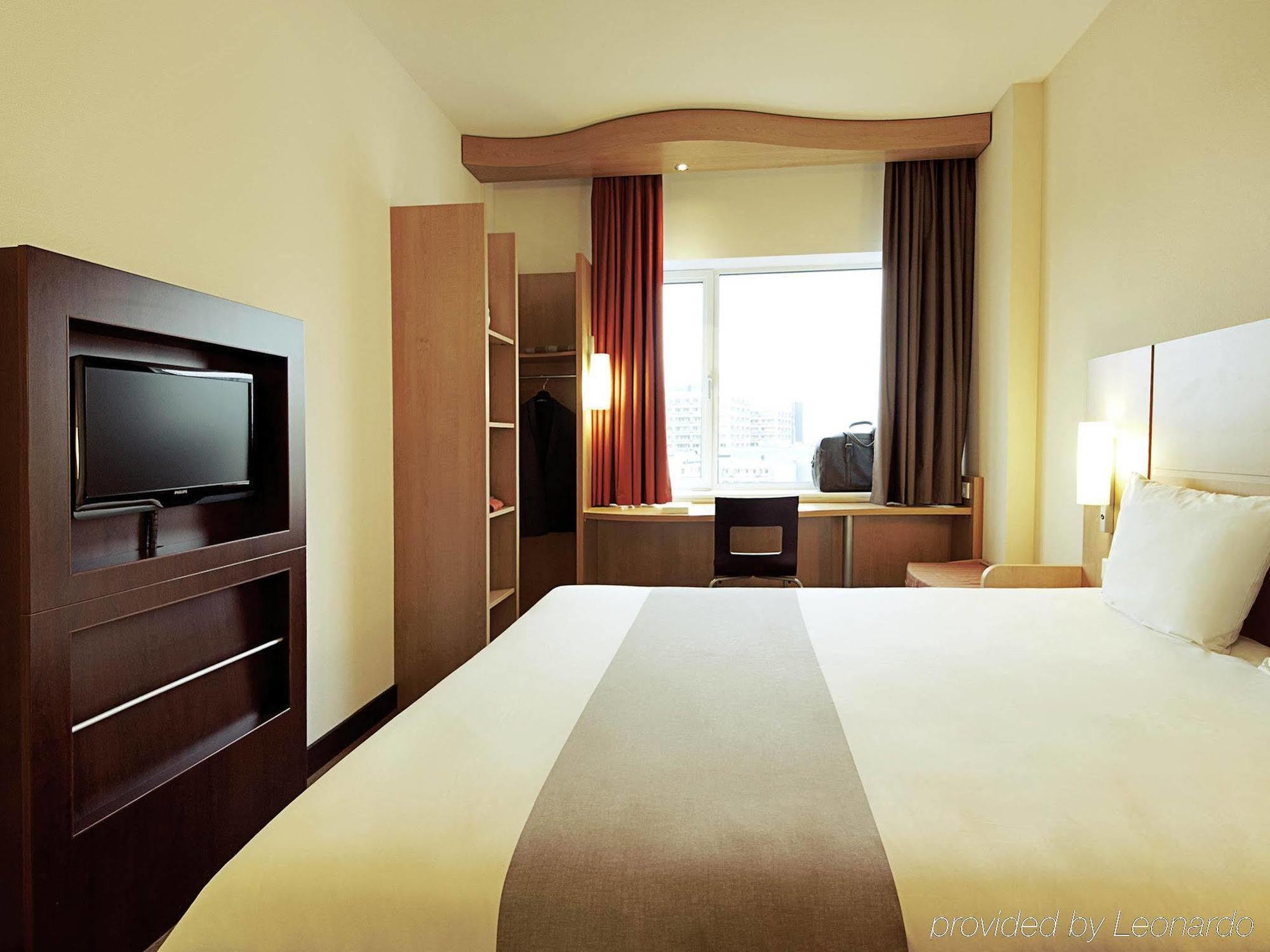 Ibis Grenoble Gare Hotel Bagian luar foto