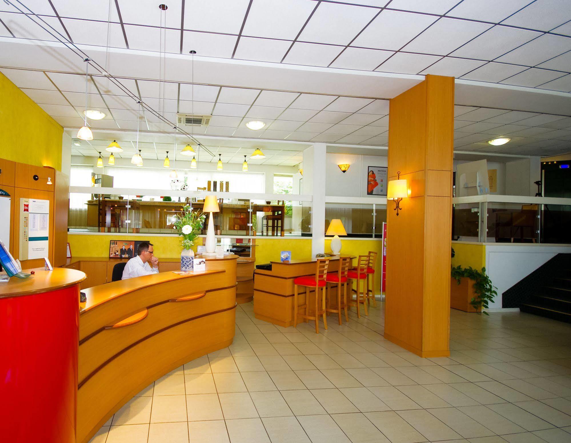 Ibis Grenoble Gare Hotel Bagian luar foto
